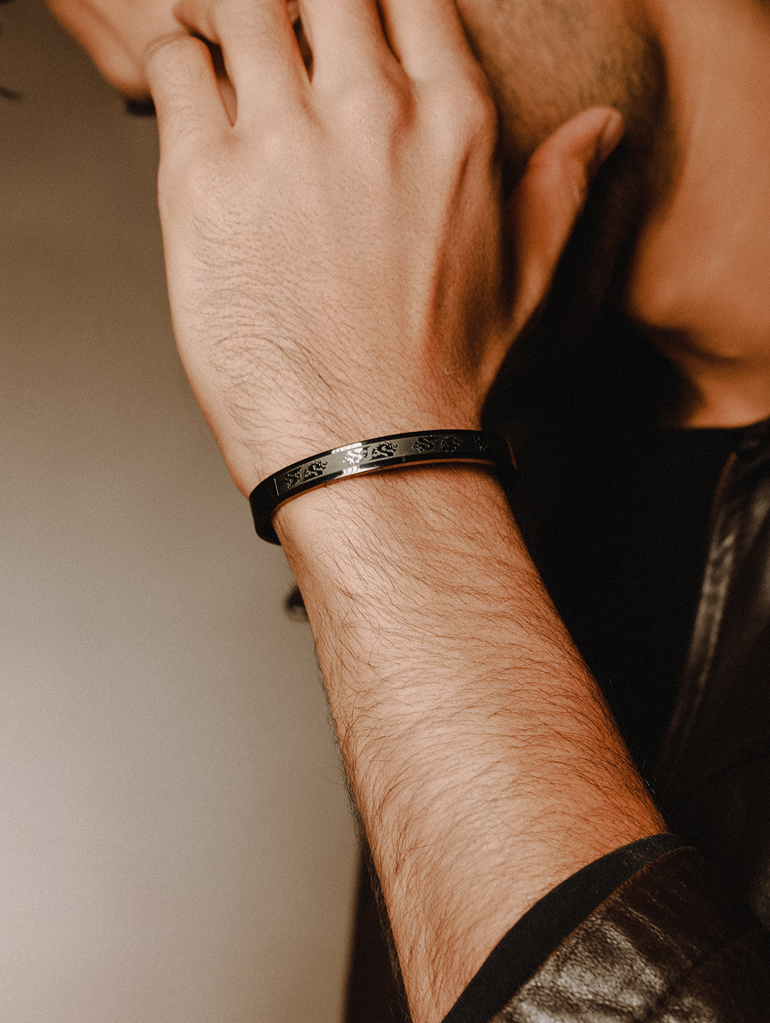 Men'S Men Black Stainless Steel Dragon Print Kada Bracelet