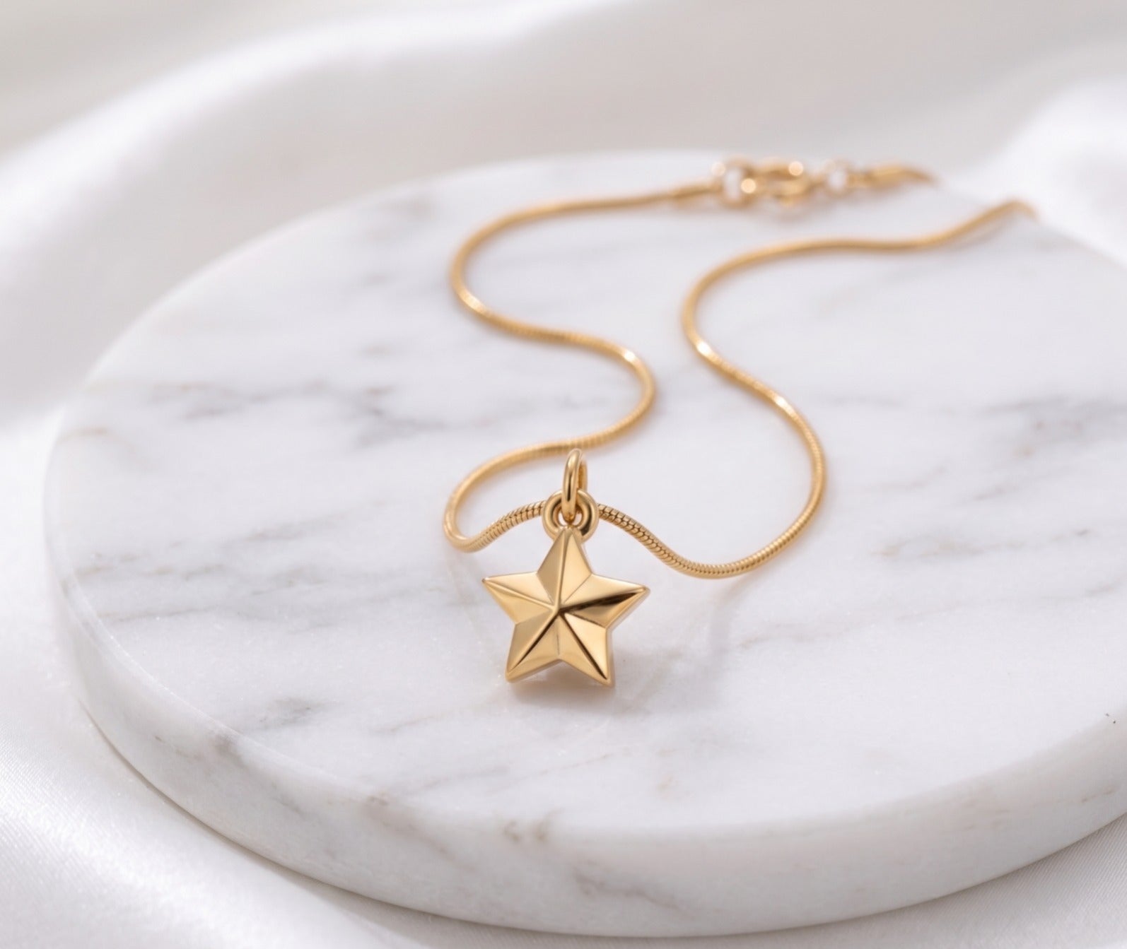 Jazz And Sizzle 18 k Gold Plated Star Minimal Shaped Pendent Chain
