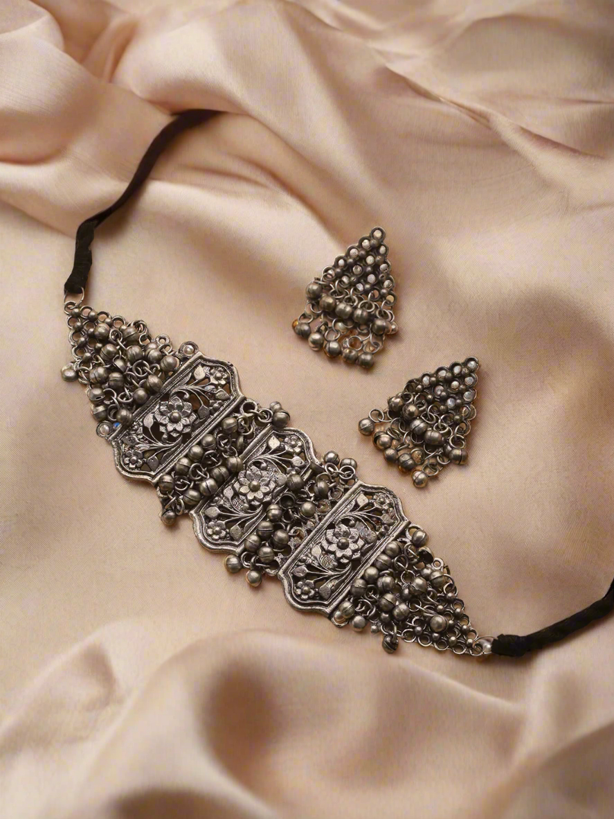 Jazz And Sizzle Oxidized Silver-Plated & Ghungroo Beaded Floral Jewelry Set