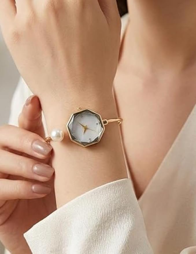 Serpentine Snake Watch, Red | Spiral Bracelet, Roman Number Dial, Quartz Movement, Waterproof, Luxury Metal Bezel (Copy)
