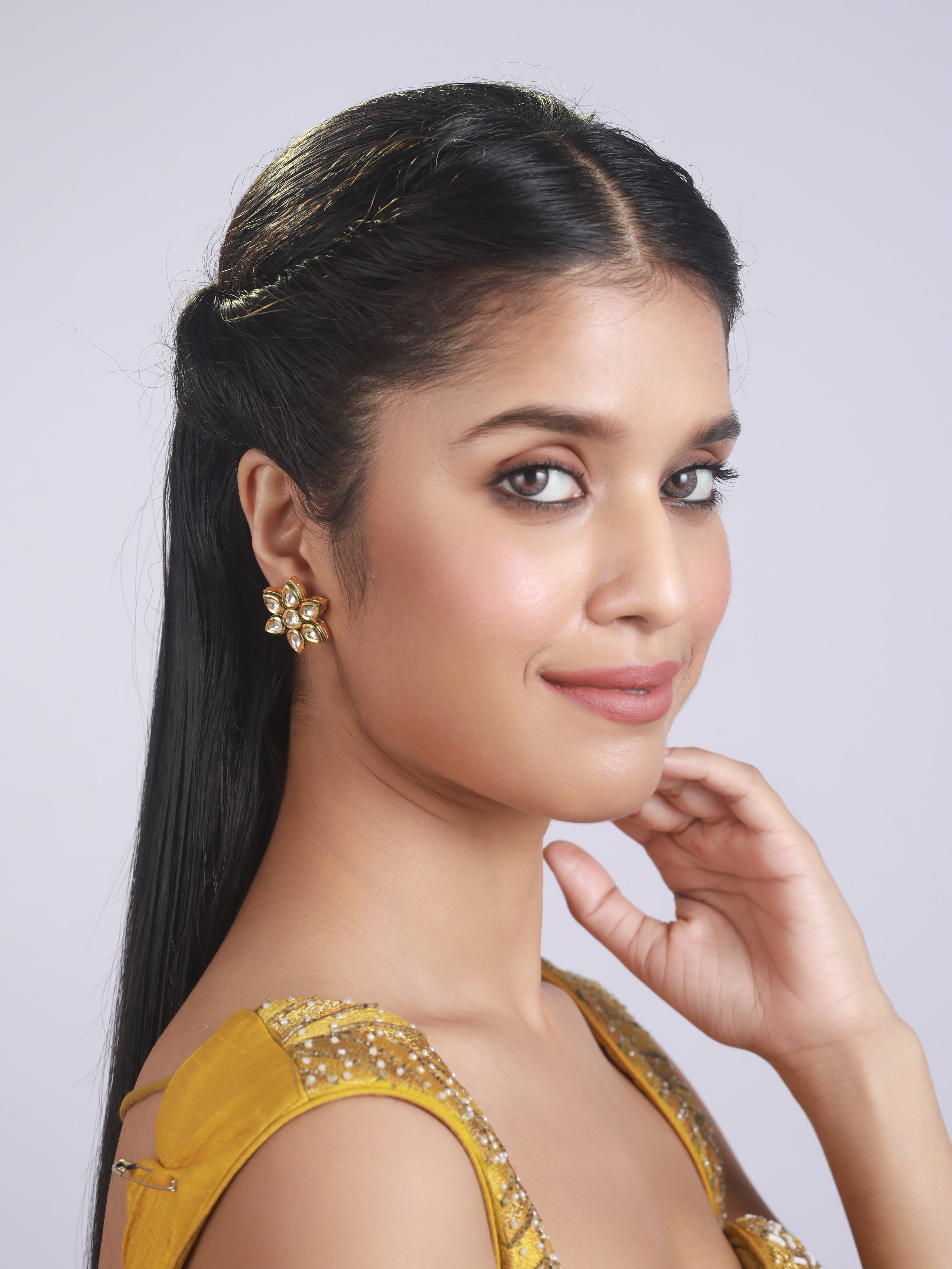 Gold-Toned & Kundan Studded Floral Studs Earrings - Jazzandsizzle