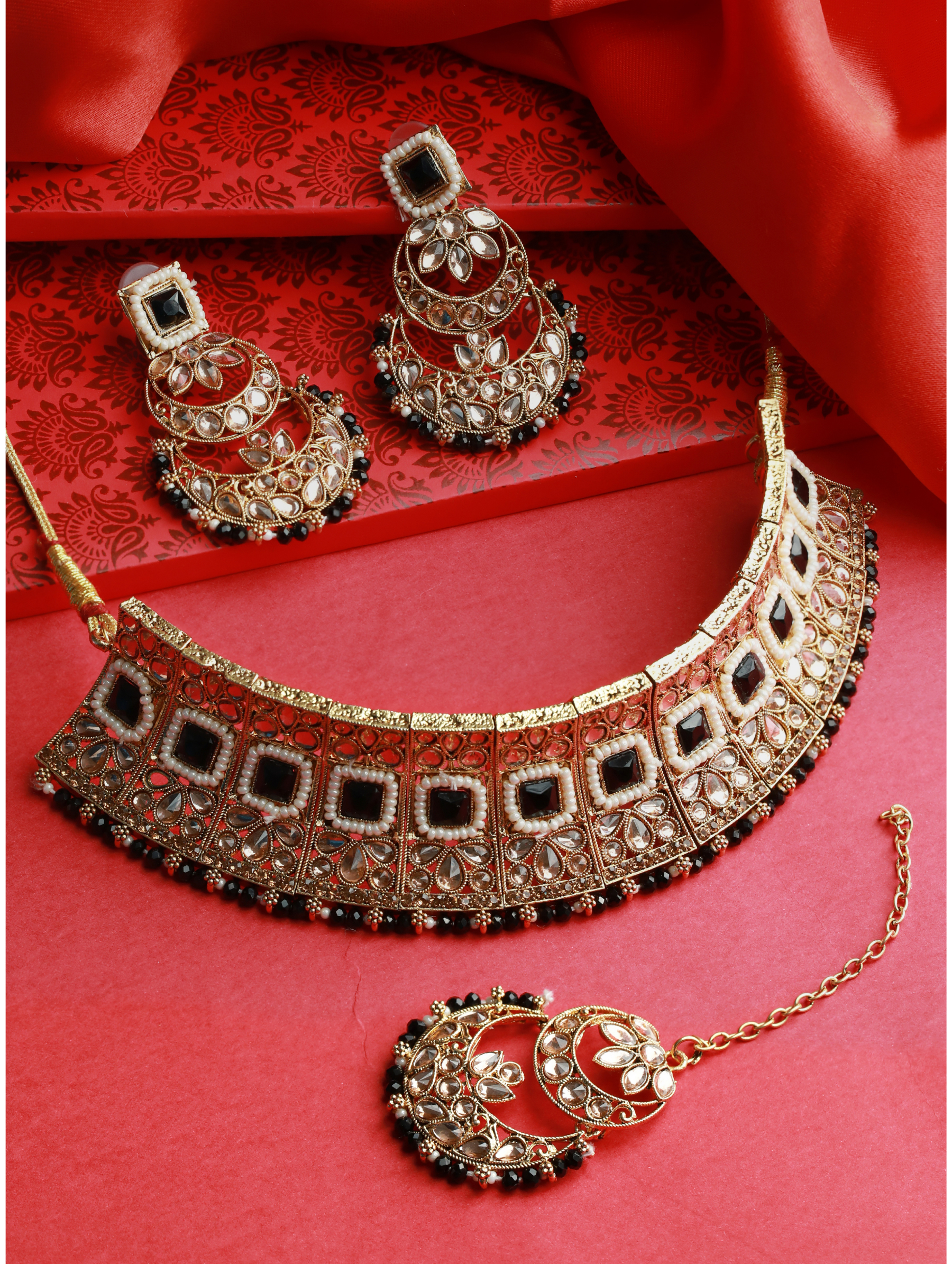 Black Kundan Gold Plated Choker Set with MaangTikka - Jazzandsizzle
