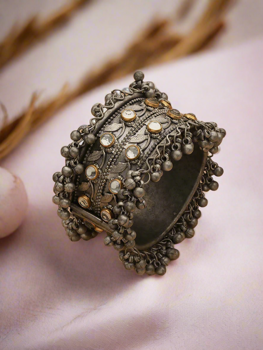 Silver-Plated Oxidised Leaf Pattern Kundan Studded Kada Bracelet