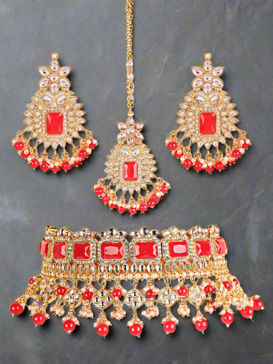 Mahroon Gold-Plated & Pearl Beaded Kundan Choker Necklace, Earring & Maangtikka Set