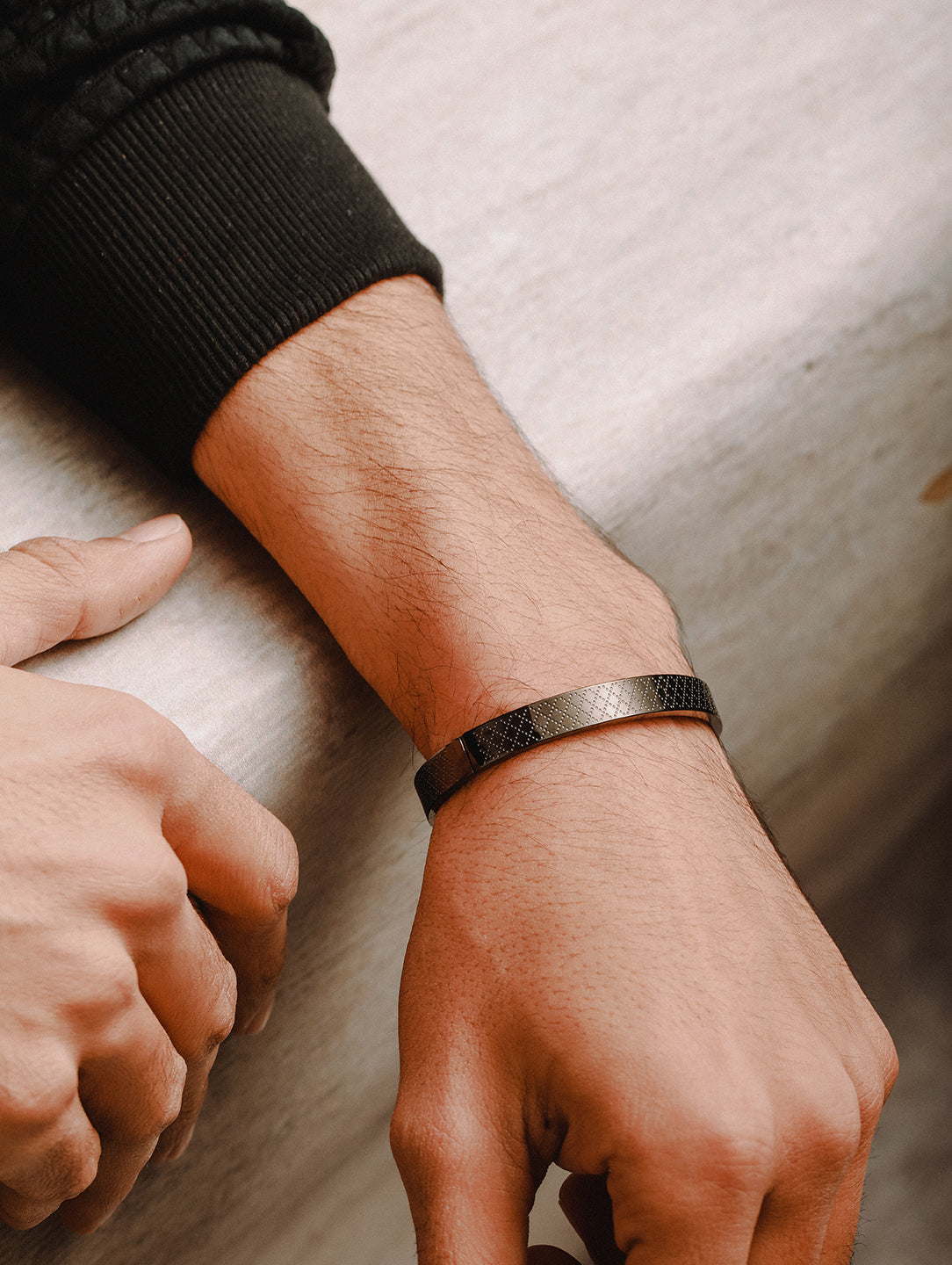 Men'S Black Stainless Steel Dotted Print Kada Bracelet