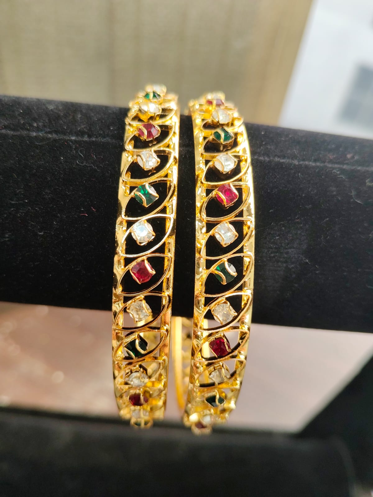 Jazz And Sizzle Set Of 1 Gold Plated Artificial Stone Studded & Pearl Beaded Bangles (Copy)