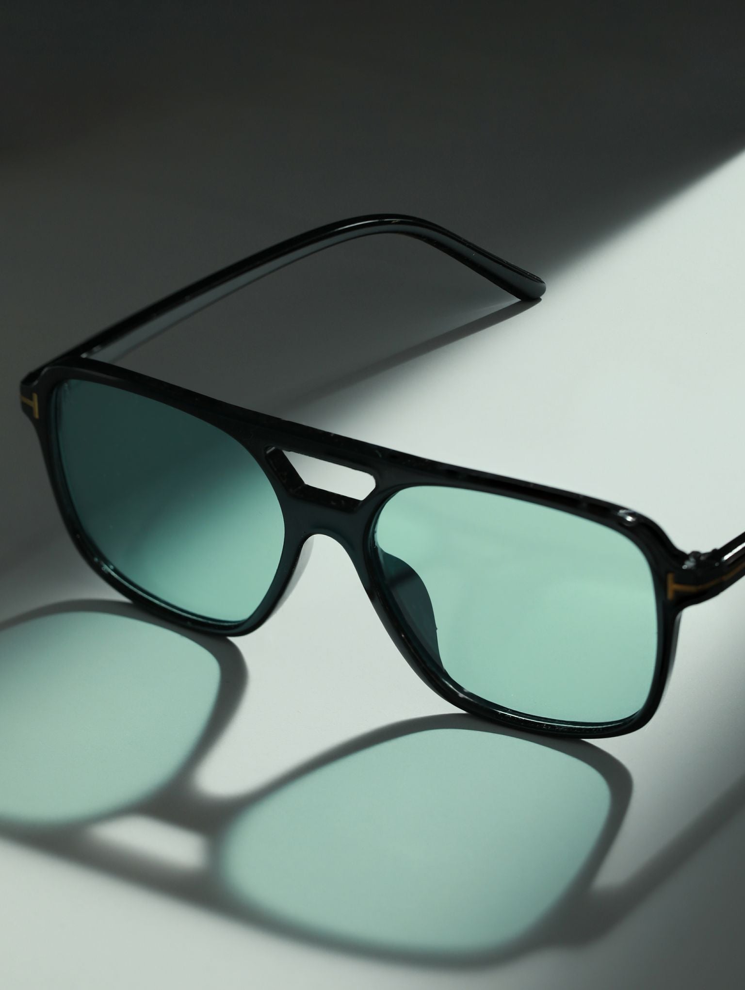 Retro themed,Vintage Pilot Abstract Unisex Green Sunglasses UV400 Protected Medium Size - Jazzandsizzle