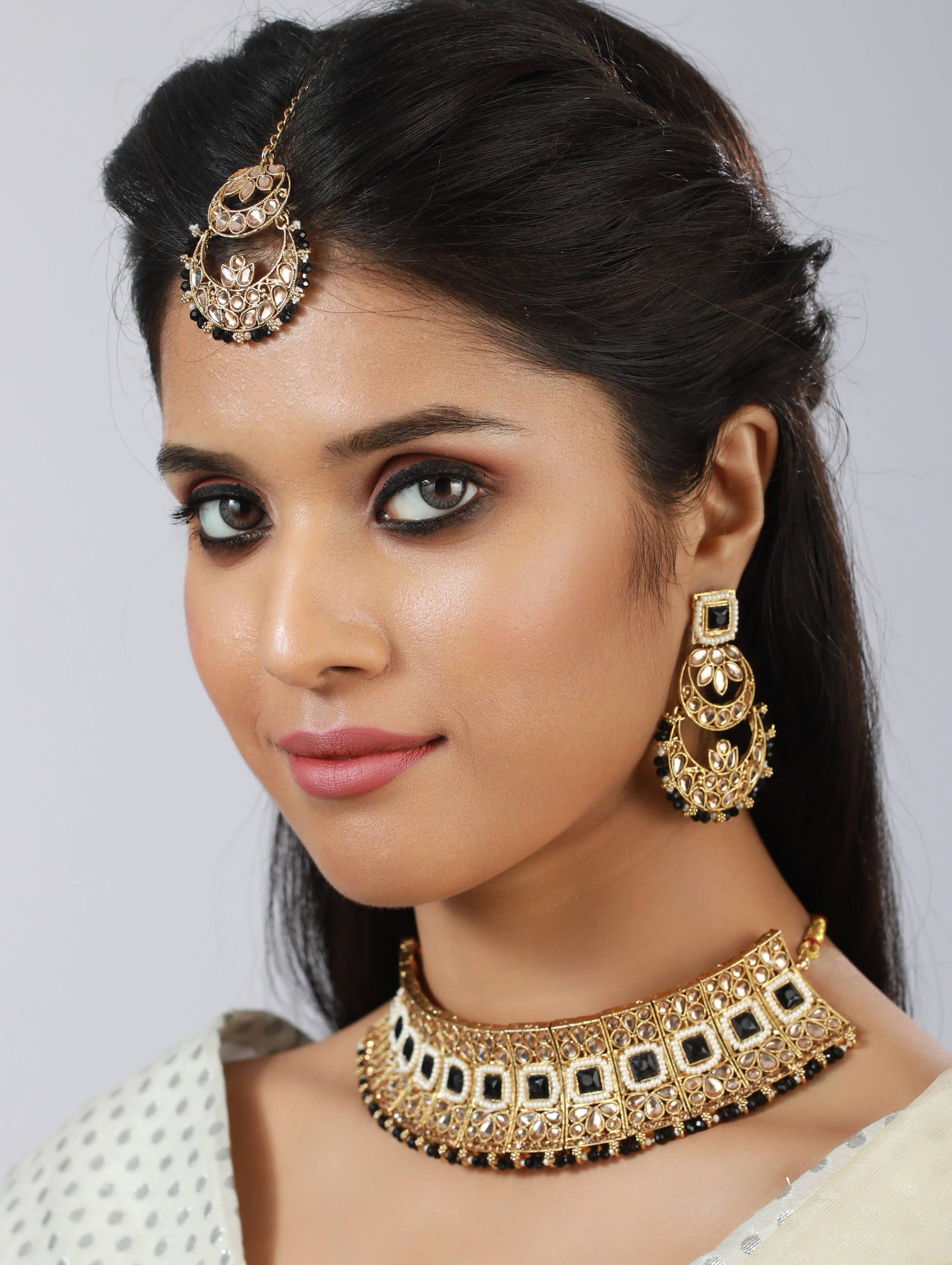 Black Kundan Gold Plated Choker Set with MaangTikka - Jazzandsizzle