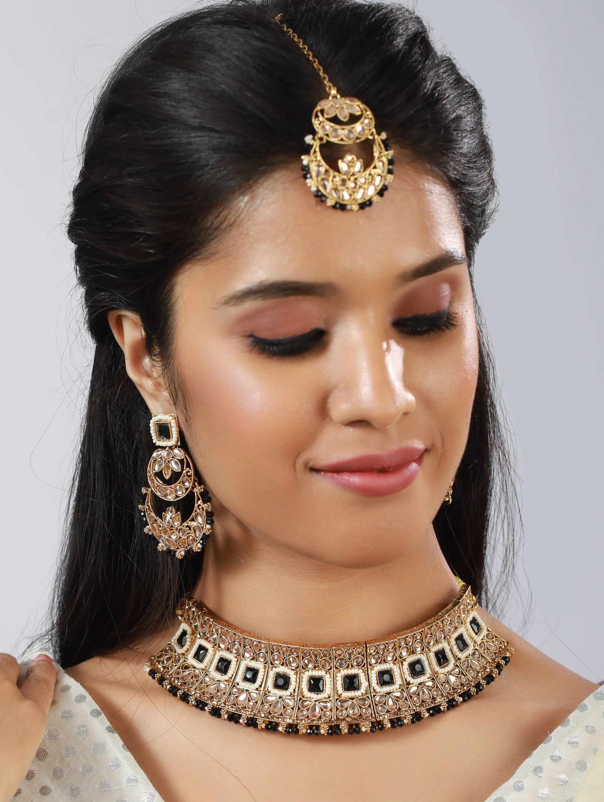 Black Kundan Gold Plated Choker Set with MaangTikka - Jazzandsizzle